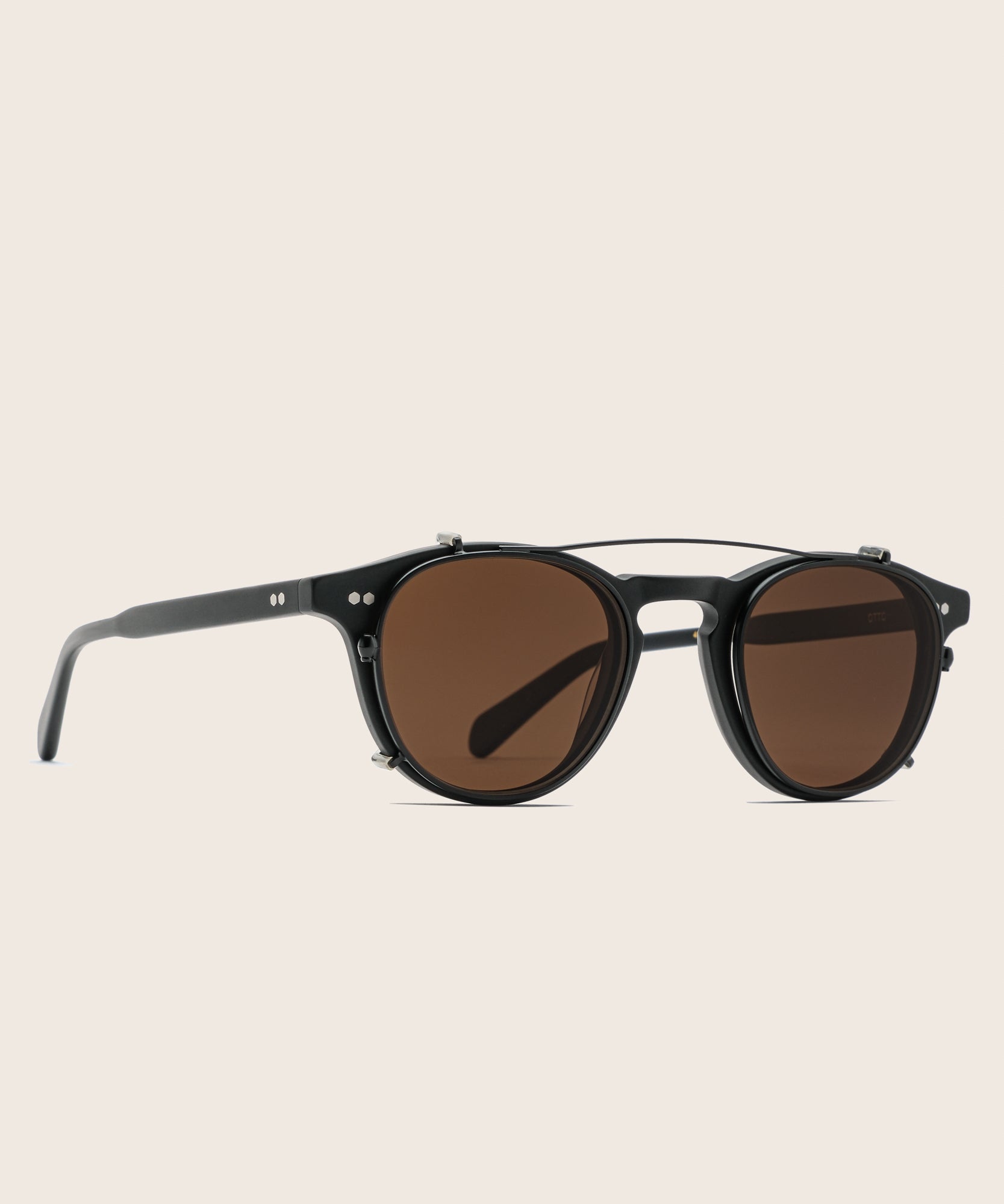Johann Wolff Otto Matte Black Brown Clip2 